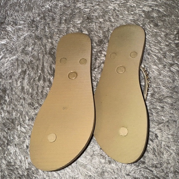 Mystique Classy Pearl Flip Flops! - Picture 7 of 7